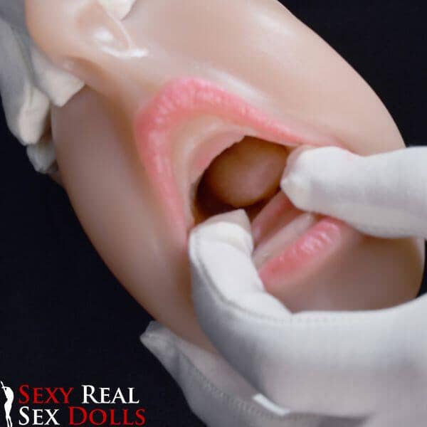 6Ye Dolls 10cm (3.9') Blowjob Mouth with Teeth Masturbator ( Model# LY0011)